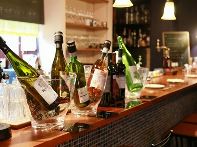 10種のワイン飲み比べ放題メニュー『ワインバー』