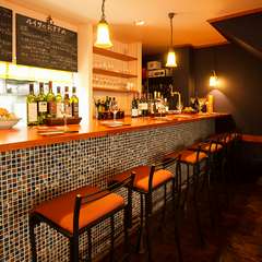 カウンター席あり。お一人でも気兼ねなく、楽しめます