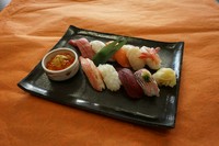 北海道の四季折々の鮨を味わえます。旬のセットです。