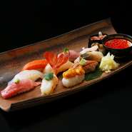 【握り12貫】大とろ・大ぼたんえび・えびみそ・白身・炙り中とろ・ほたて・ほっき・うに・いくら・他3貫