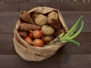 北海道産の季節の野菜や果物にこだわり季節感を大切にする