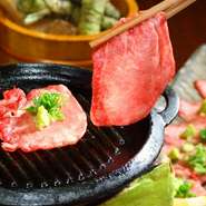 常連さんはほぼ100％注文するという看板メニュー。牛タンの歯ごたえとワサビの香りがたまらない一品です。