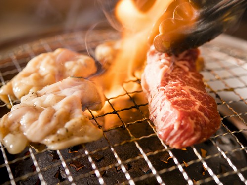 網で焼いている時間も醍醐味の一つ