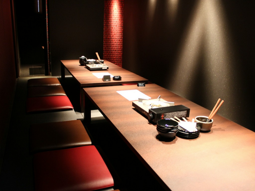 「和」と「洋」が融合したインテリアで統一した落ち着いた空間