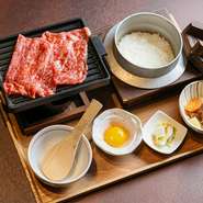 ・白米釜飯
・飛騨牛(焼きしゃぶ用)
・卵黄
・小鉢
・お吸い物
・お漬物
