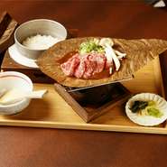 ・白米釜飯
・飛騨牛朴葉味噌
・小鉢
・お吸い物
・お漬物