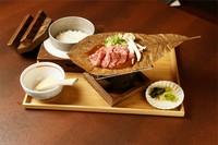 ・白米釜飯
・飛騨牛朴葉味噌
・小鉢
・お吸い物
・お漬物