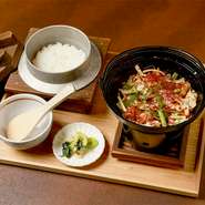 ・白米釜飯
・もつ焼き
・小鉢
・お漬物