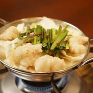 ※ランチを頼んで頂けた方のみ
ご注文可能です。
一人前のサイズのもつ鍋・もつ焼きが
プラスでご注文いただけます。

醤油もつ鍋　　一人前　825円
白味噌もつ鍋　一人前　880円
もつ焼き　　　一人前　825円