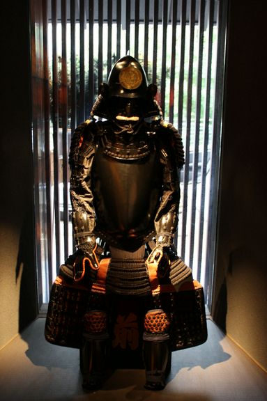 戦国武将の甲冑(かっちゅう)が入口でお出迎え