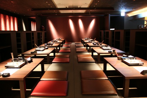 宴を賑やかに演出する「ステージ」を完備