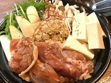 ボリューム満点！野菜もお肉もたっぷり【やどり木 鍋】