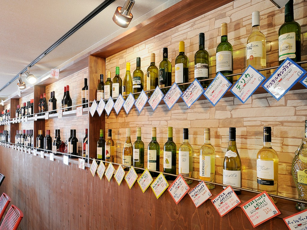 飲み比べもおすすめ。多彩なワインメニュー
