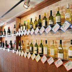 飲み比べもおすすめ。多彩なワインメニュー