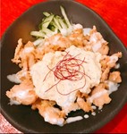 柔らかい鶏肉に、たっぷりの自家製タルタルソースがまみれています。