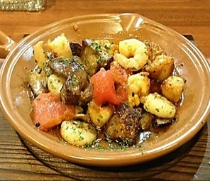 野菜、肉、魚介の旨味が溶け込んだ『やどり木アヒージョ』　No1