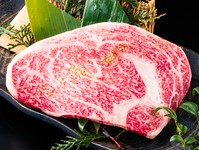 肩ロースから数人前しか取れない希少な部位。まさにお肉の芸術品とも言える至福の旨味。