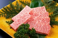 上質かつ、ジューシーな味わいが際立つ霜降り肉