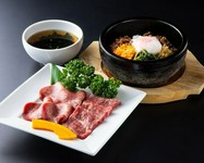 11種のお肉の中からお好きなお肉を2種、同じく12種のご飯ものの中からお好きなご飯ものを1種チョイスできる人気のランチ!