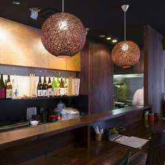 一人でも気軽にどうぞ。カウンター席は予約必須の人気席