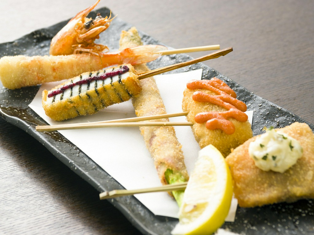 サクサクの食感がやみつきに『おまかせ五本串揚げ』