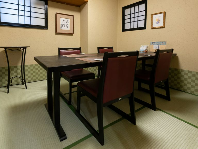 4名様用と5名様用のお部屋がございます