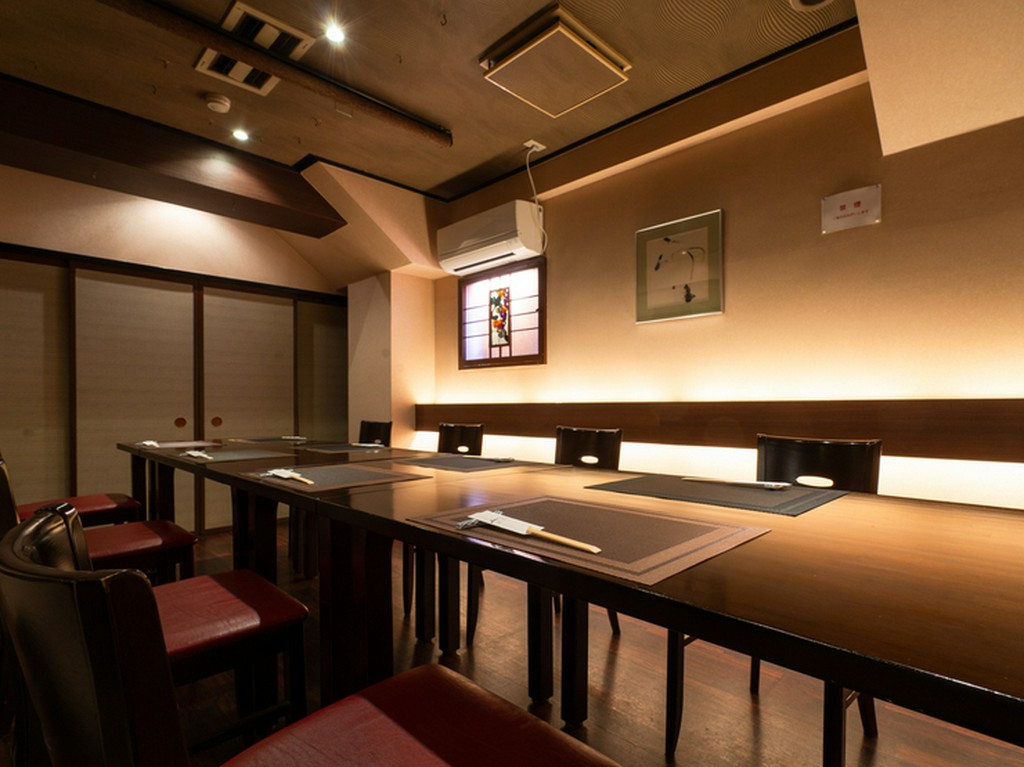 ゆったりとした一時を過ごせるテーブル席