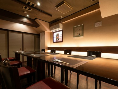 ゆったりとした一時を過ごせるテーブル席