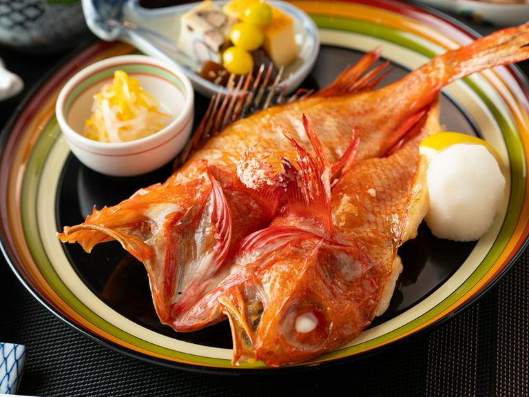 北海道産キンキなど、その時期ならではの味覚とも出合える場所