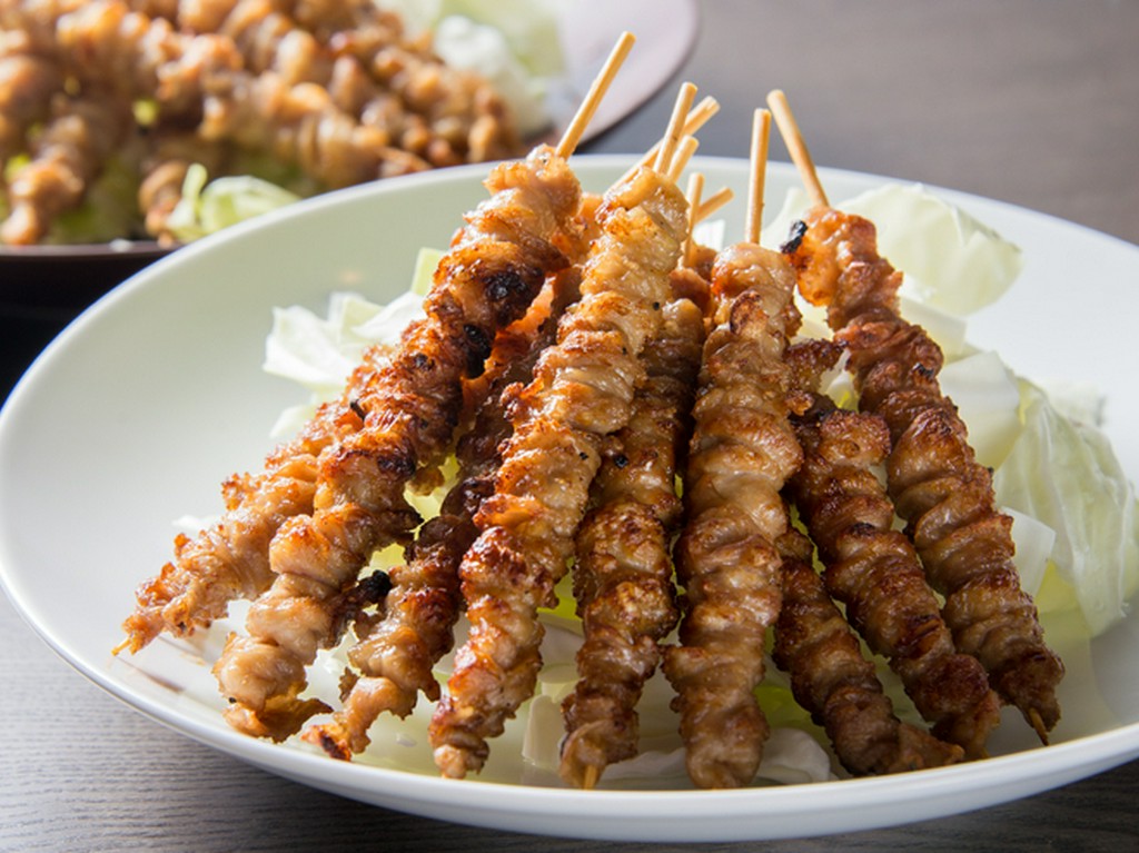 下ごしらえに3日かけた自慢の一品「とり皮」