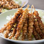 下ごしらえに3日かけた自慢の一品「とり皮」