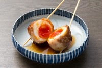 地元のうまい卵・蘭王を使った「半熟玉トロ豚焼き串」