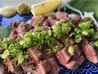 2名様より承ります。　前日までの要予約。
新名物極厚牛タンステーキをご堪能下さい。