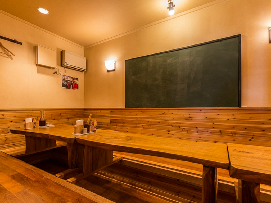 最大14名まで収容可能！　宴会に最適な半個室