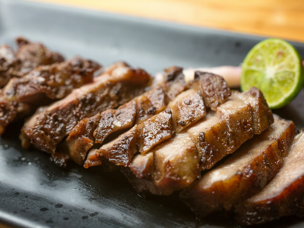 カリカリに炙った若牛の牛タンが美味『牛タン塩焼き』