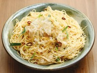 沖縄家庭料理の定番ソーメンも黒将にかかれば、一味変わります。ピリッとアクセントが効いた一品に仕上がりました。