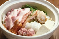 ※ご注文は2人前から
具材:あさり・つみれ・海老・焼竹輪・ホタテ・島豆腐・お肉