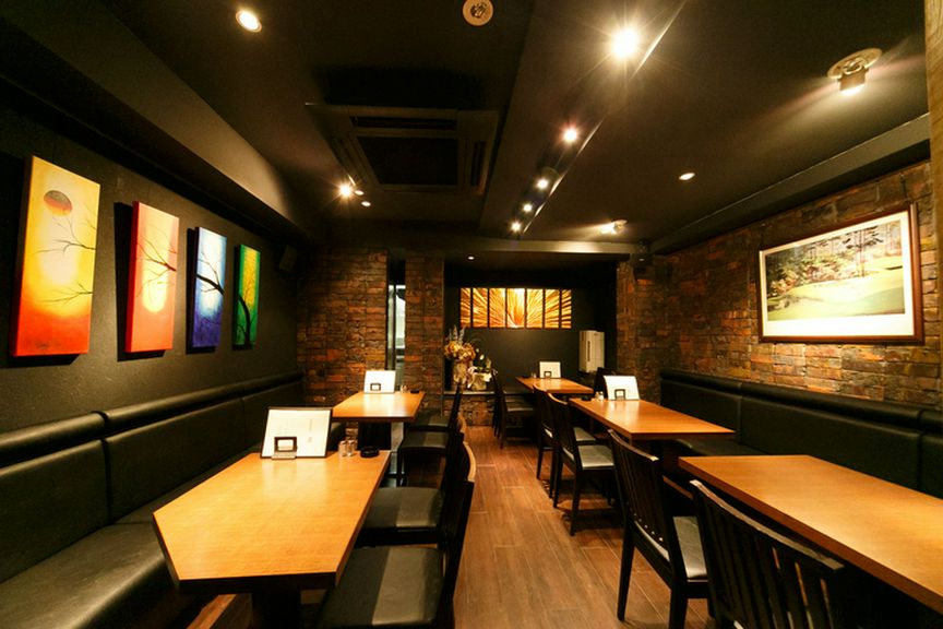 居酒屋と思わせない、今までにない雰囲気のIZAKAYA