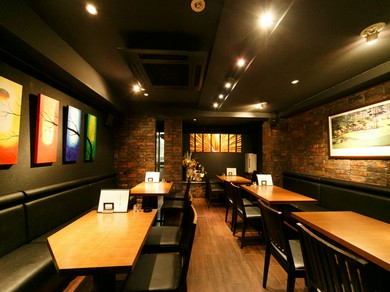 居酒屋と思わせない、今までにない雰囲気のIZAKAYA