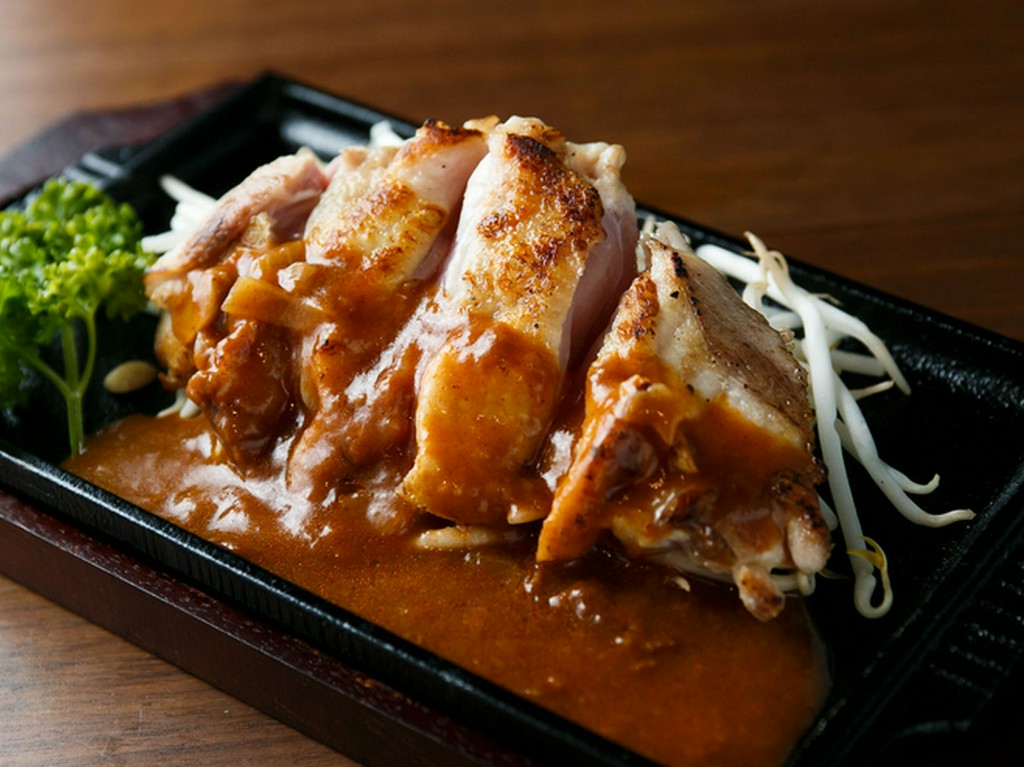 洋食屋さんのデミグラソースでいただく『国産あべ鶏のソテー』