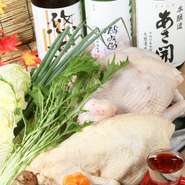 日本三大地鶏の名古屋コーチンをはじめ、地元岩手の地鶏を使用している【赤い鳥盛岡駅前店】。鶏を丸ごと仕入れ、手さばきするため鮮度は格別。鶏の効能や味の違い、調理方法など店長の鶏に対する知識には脱帽です。