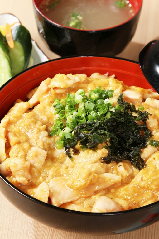 こだわり玉子を使用した、とろとろふわふわの『親子丼』