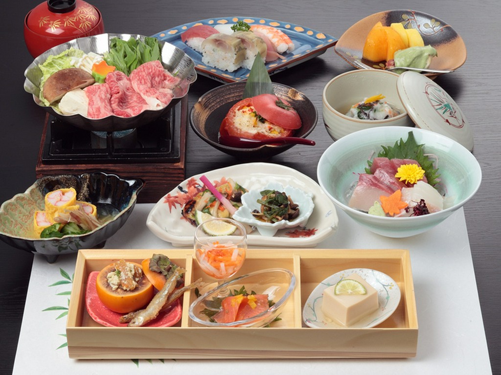 手間を惜しみなくかけた品々が楽しめる『会席料理』