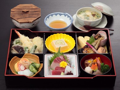 ランチにおすすめ！　気軽に日本料理が味わえる『幕の内弁当』