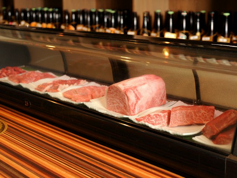 寿司屋のような雰囲気の割烹焼肉店