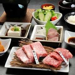 1人用の鉄板で食べられる人気ランチメニュー『万葉御膳』