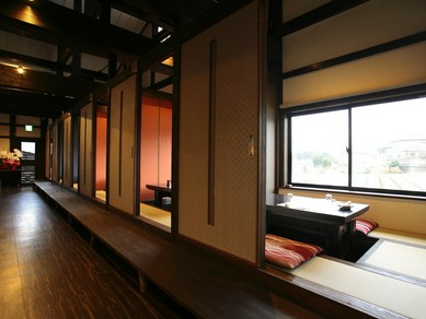 個室4名×7部屋ございます。