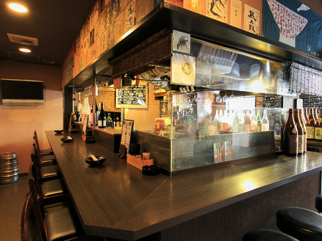 店主との会話もおいしい肴。一人でも気軽に訪れやすい雰囲気