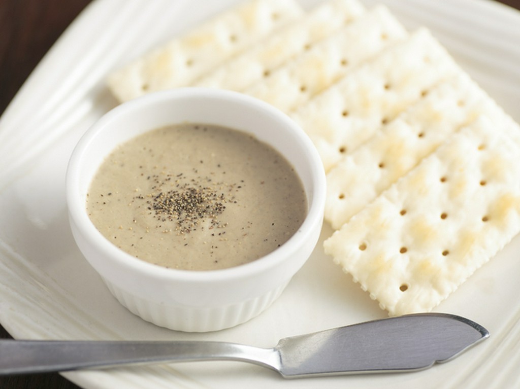 クセがなく食べやすい、色々なお酒にあう『鶏レバーのパテ』