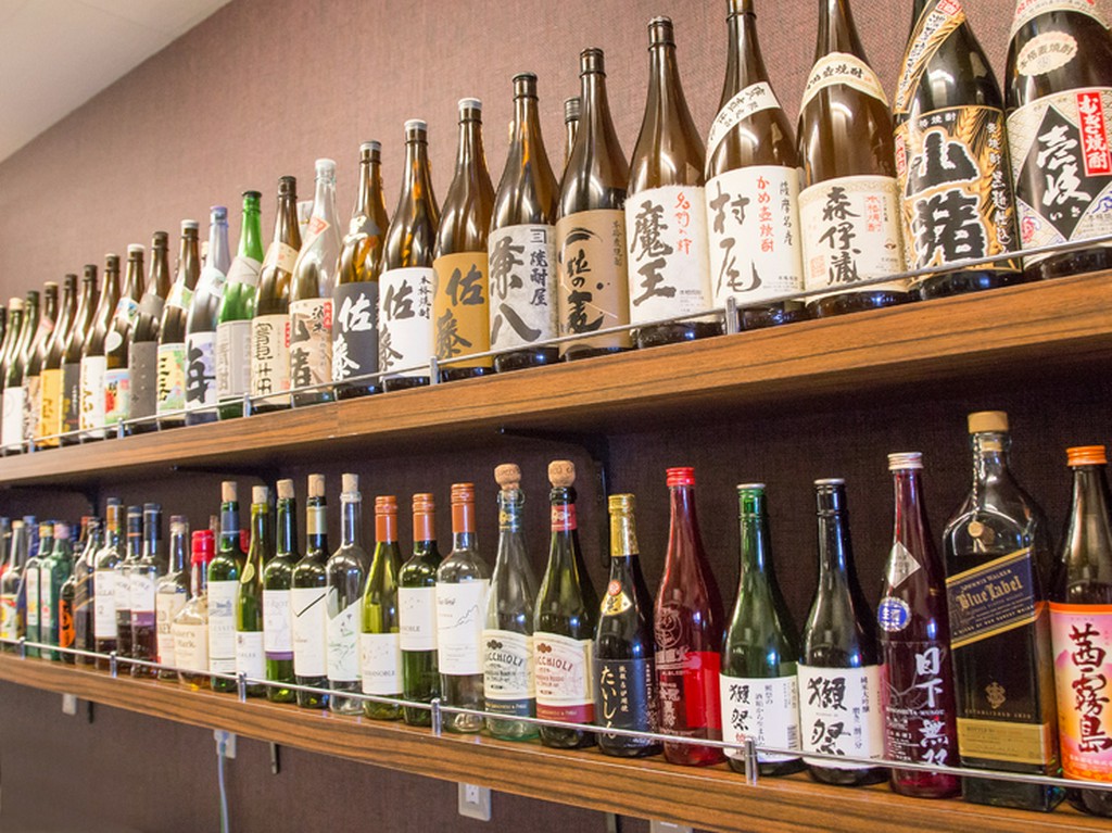 焼酎、日本酒、ワインなど120種以上のお酒をラインナップ